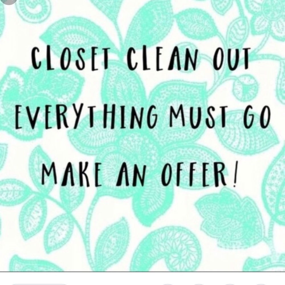 💥MOVING - Need to clear out closet💥